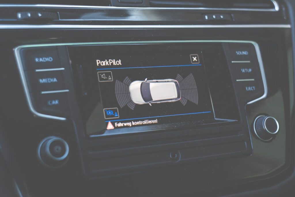 Edge AI vs. Cloud AI in Vehicles